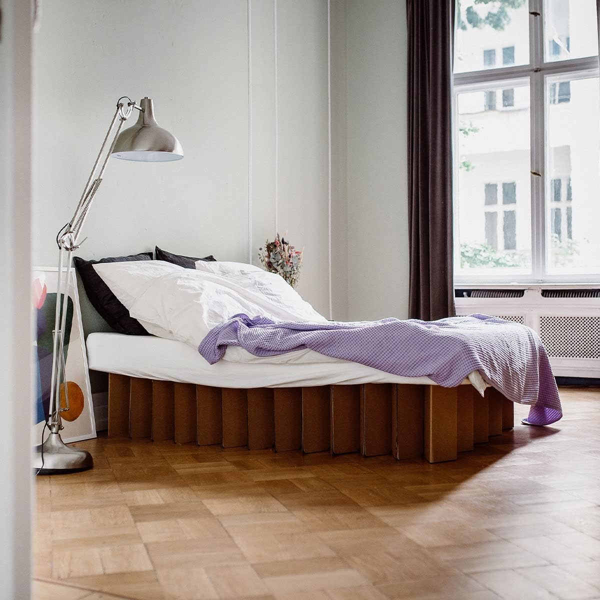 ROOM IN A BOX Faltbett aus Wellpappe – Klappbett ohne Lattenrost, nachhaltig & platzsparend